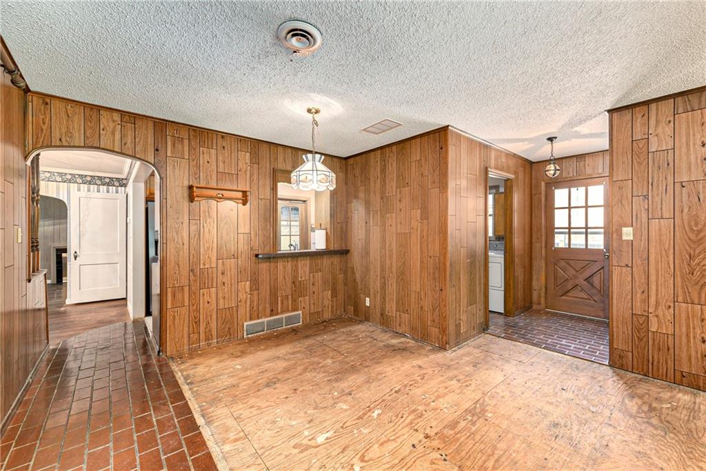 5327 Outlook Street Mission, KS 66202 - Photo 15 of 47