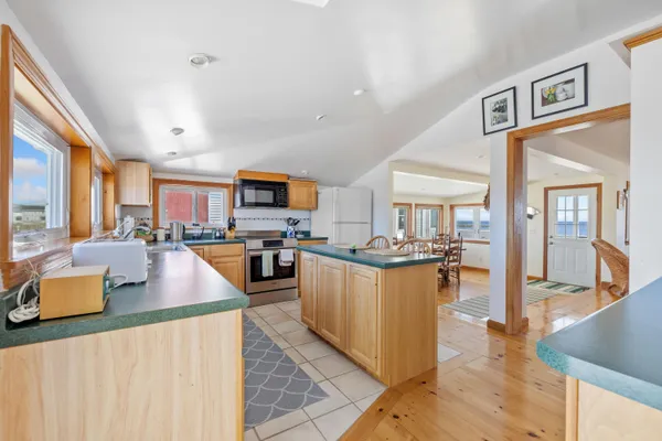 $925,000 | 347 Webhannet Drive, Wells, ME 04090