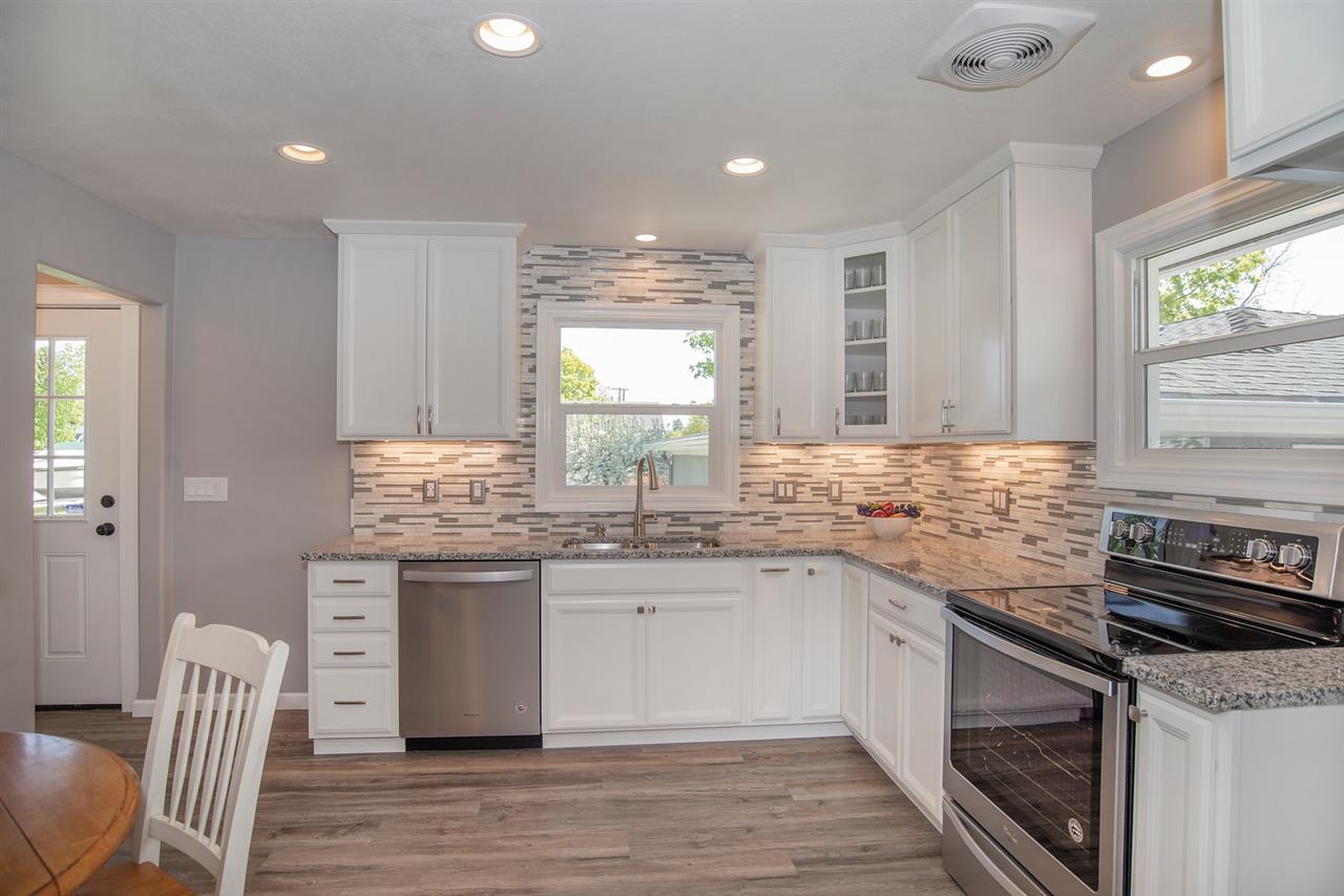 1426 North Bowdish Road Spokane Valley, WA 99206 - Photo 4 of 20 Gallery Image 4