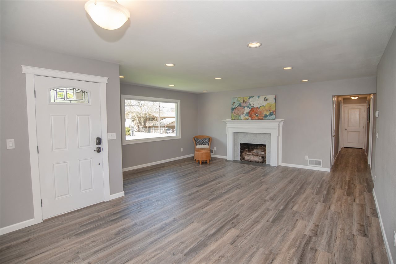 1426 North Bowdish Road Spokane Valley, WA 99206 - Photo 6 of 20 Gallery Image 6
