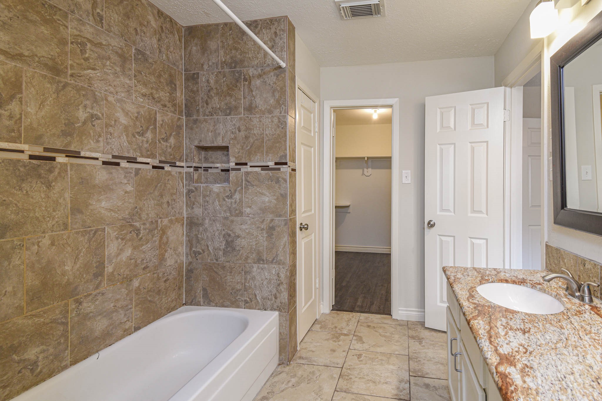 4922 Bridgemont Lane Spring, TX 77388 - Photo 14 of 24