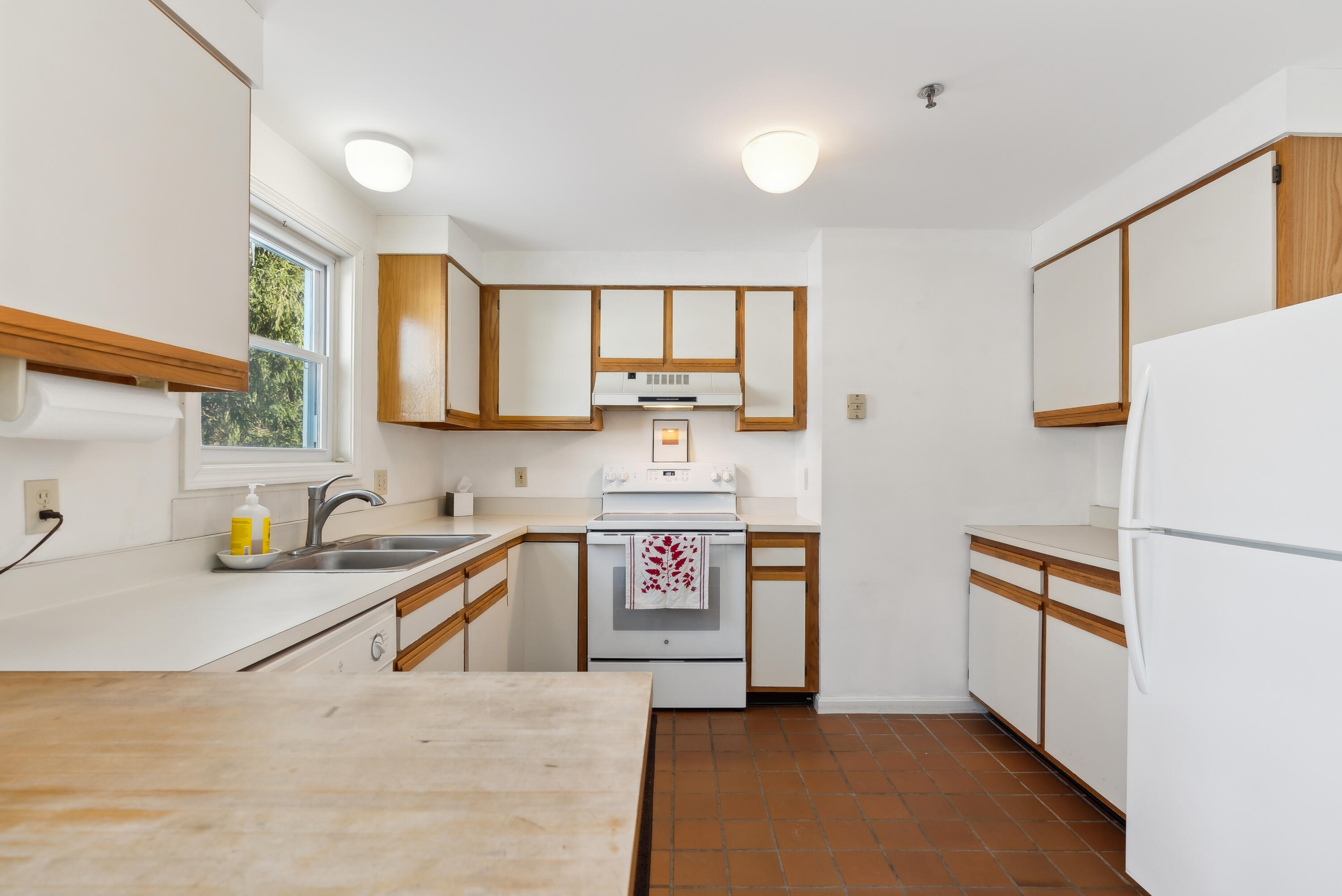 43 Willow Grove Road, Unit 43 Brunswick, ME 04011 - Photo 11 of 42 Kitchen - Full View