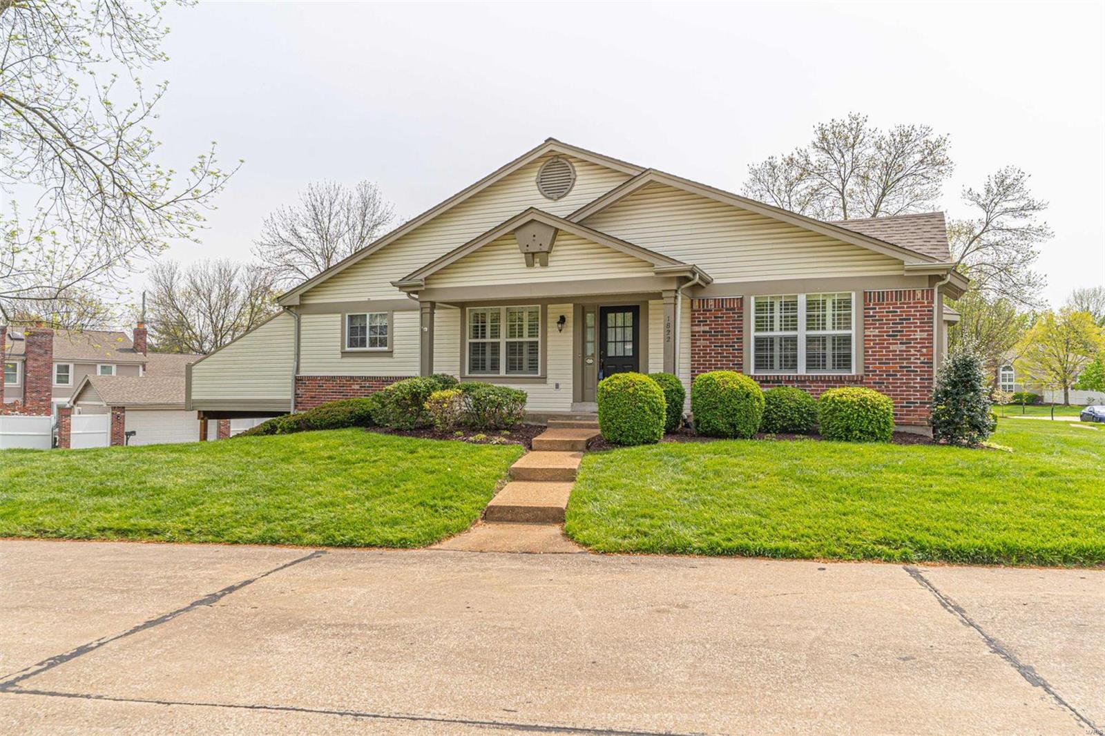 1822 Baxter Ridge Drive, Unit 5 Chesterfield, MO 63017 - Photo 2 of 25 Gallery Image 2