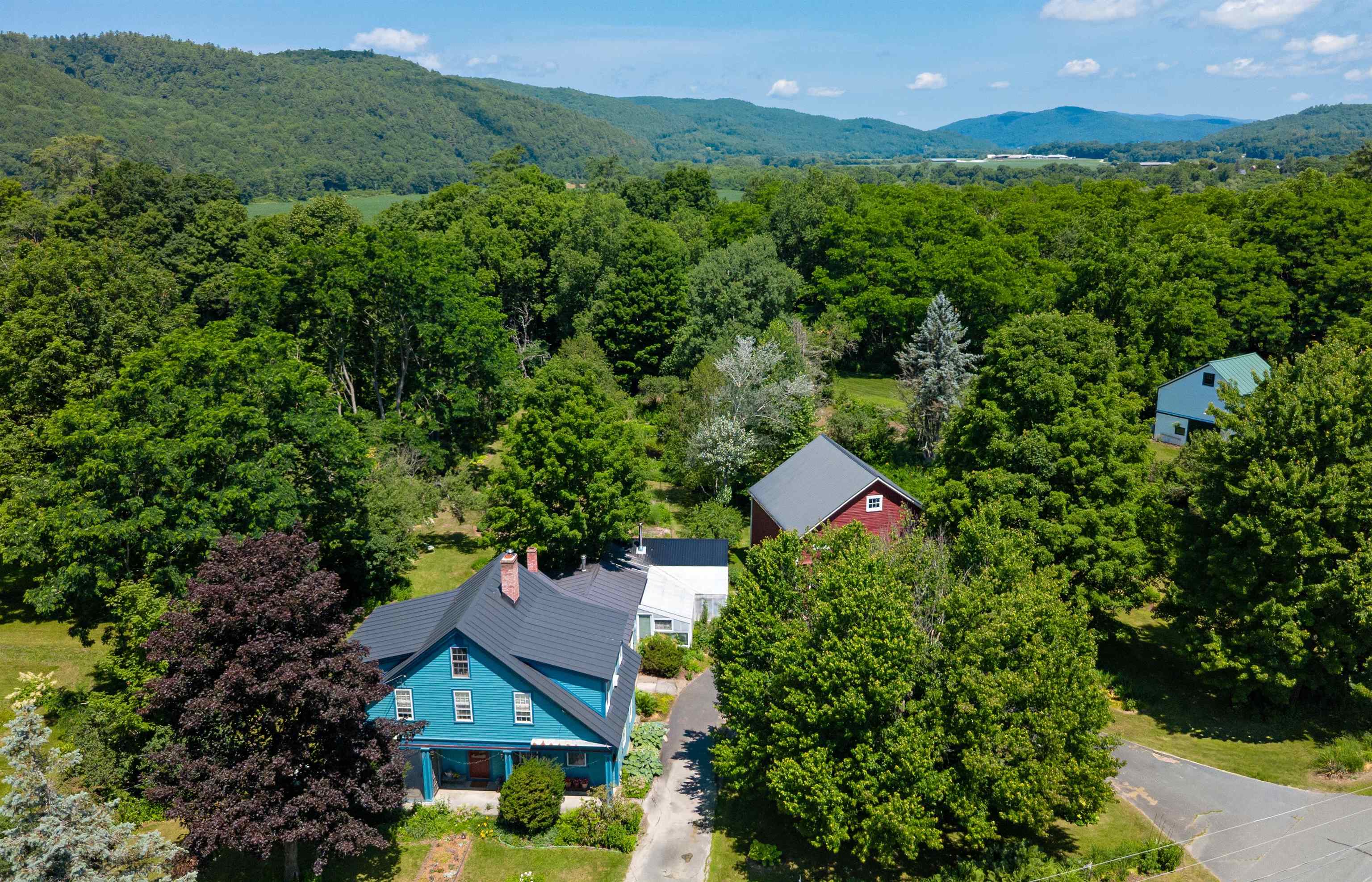 535 Oxbow Road Newbury, VT 05051 - Photo 1 of 60