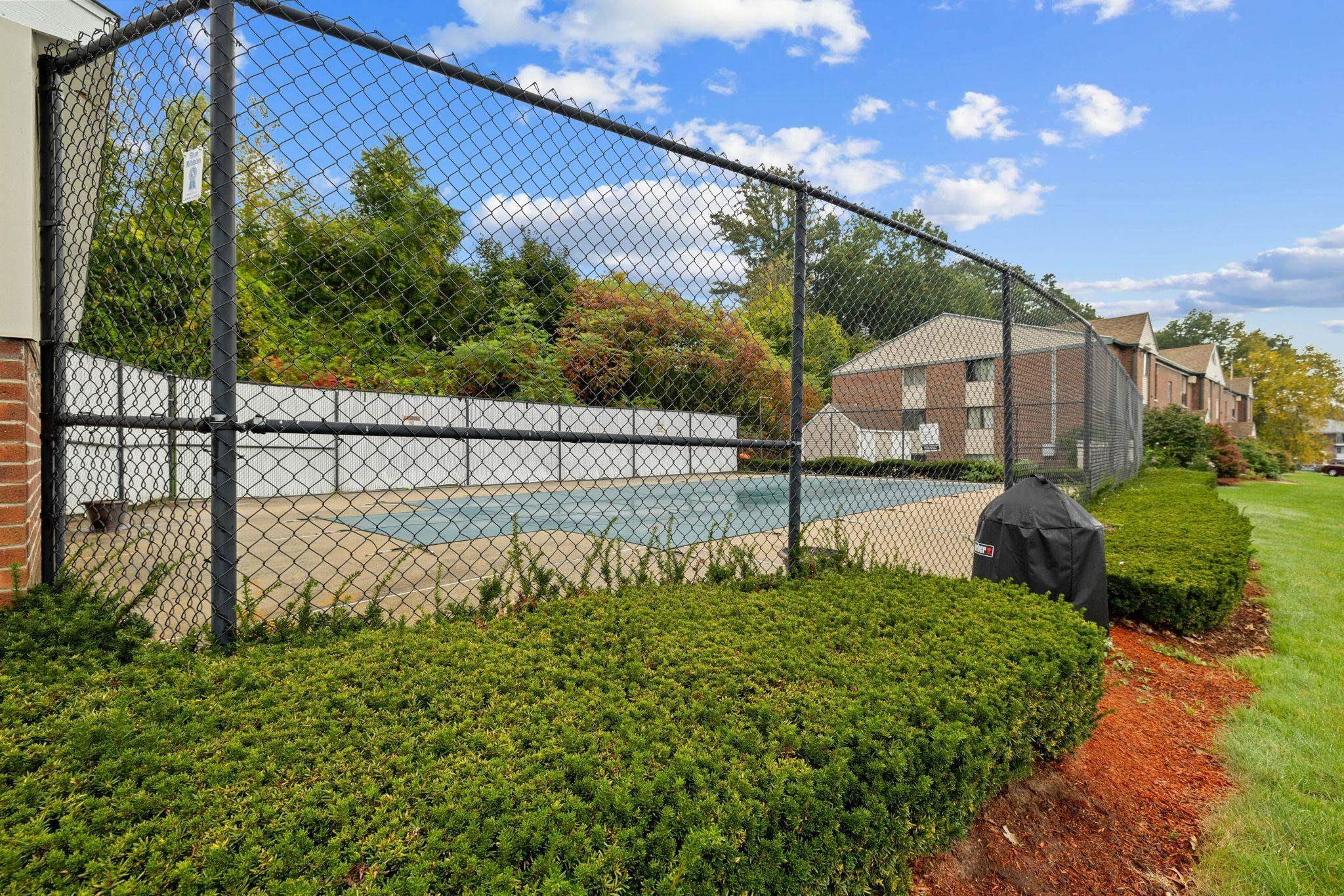 135 English Village Road, Unit 302 Manchester, NH 03102 - Photo 5 of 23