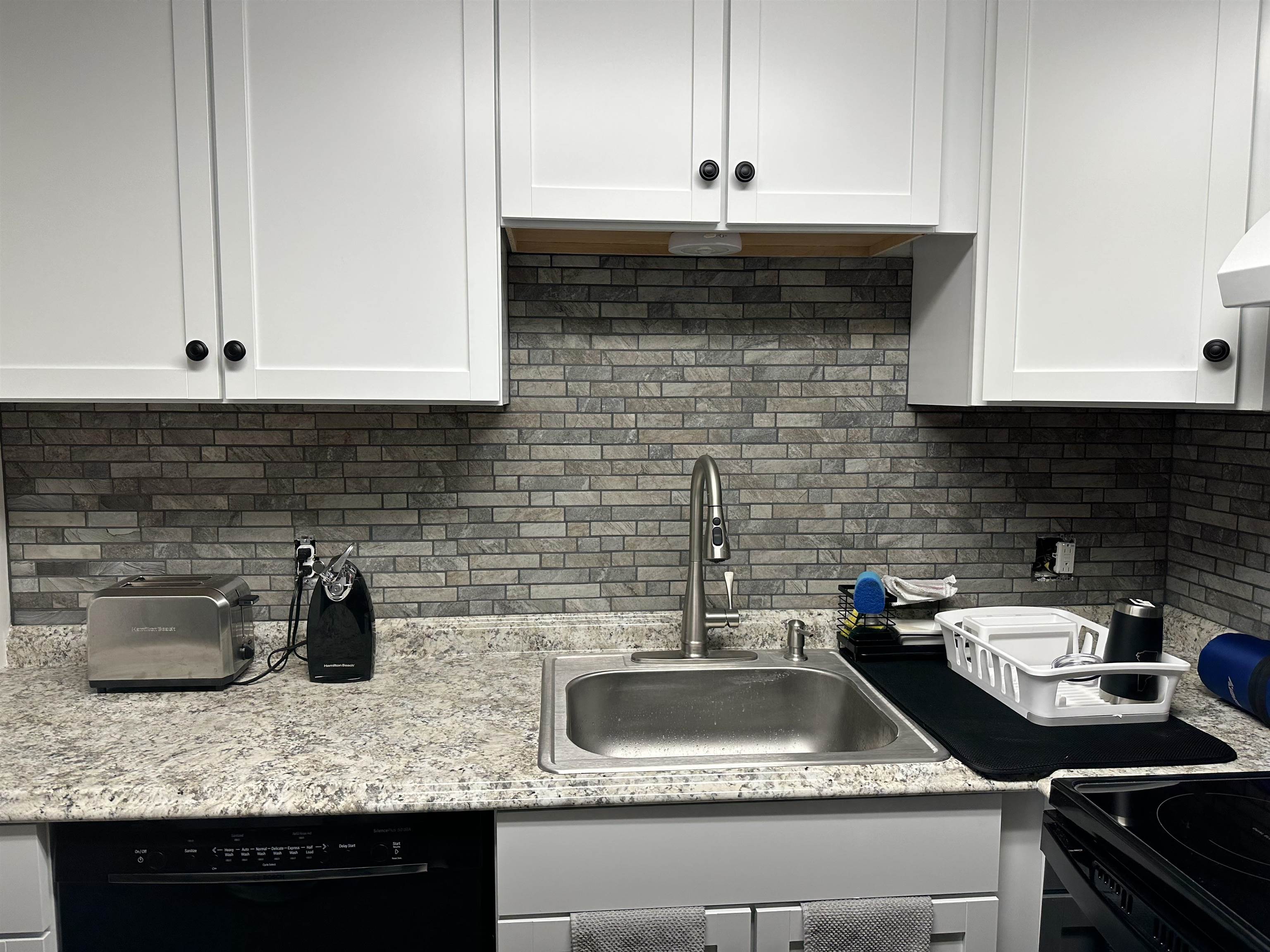 135 English Village Road, Unit 302 Manchester, NH 03102 - Photo 8 of 23