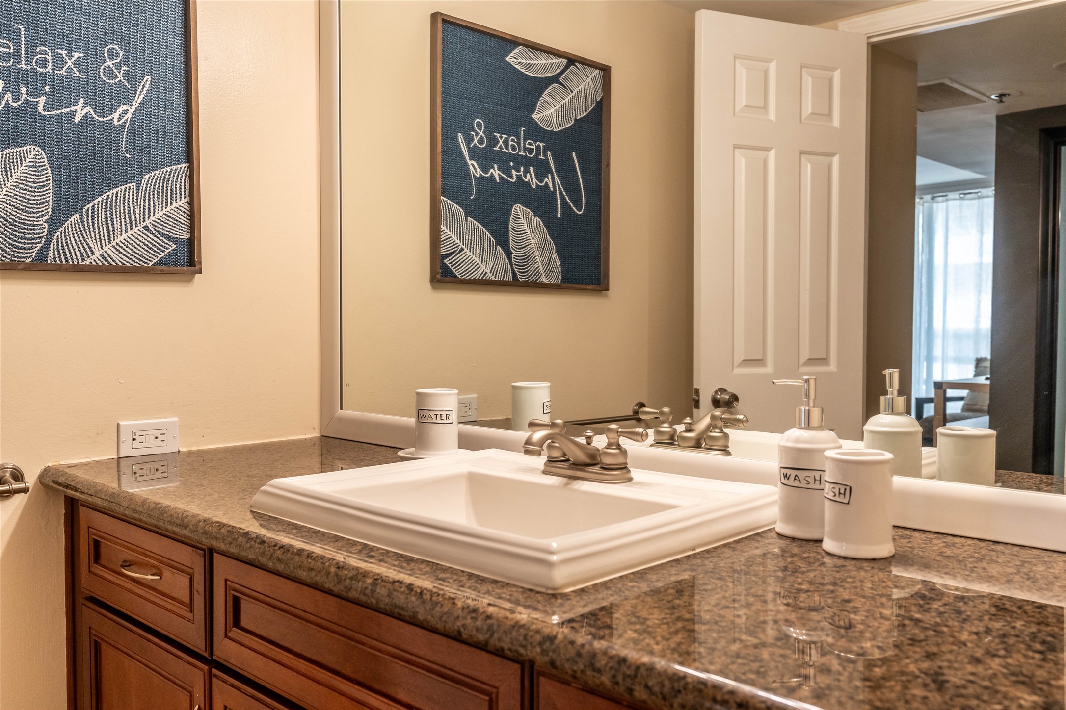 3525 Sage Road, Unit 913 Houston, TX 77056 - Photo 14 of 22 a bathroom with a sink and a mirror