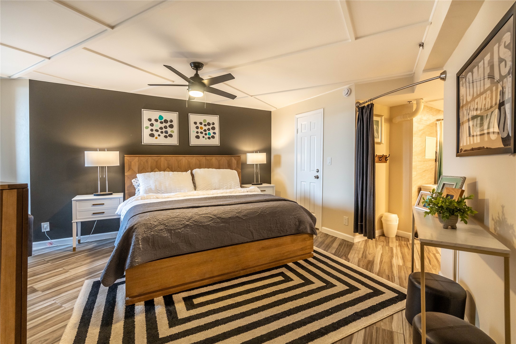 3525 Sage Road, Unit 913 Houston, TX 77056 - Photo 7 of 22 a bedroom with a bed and a chandelier