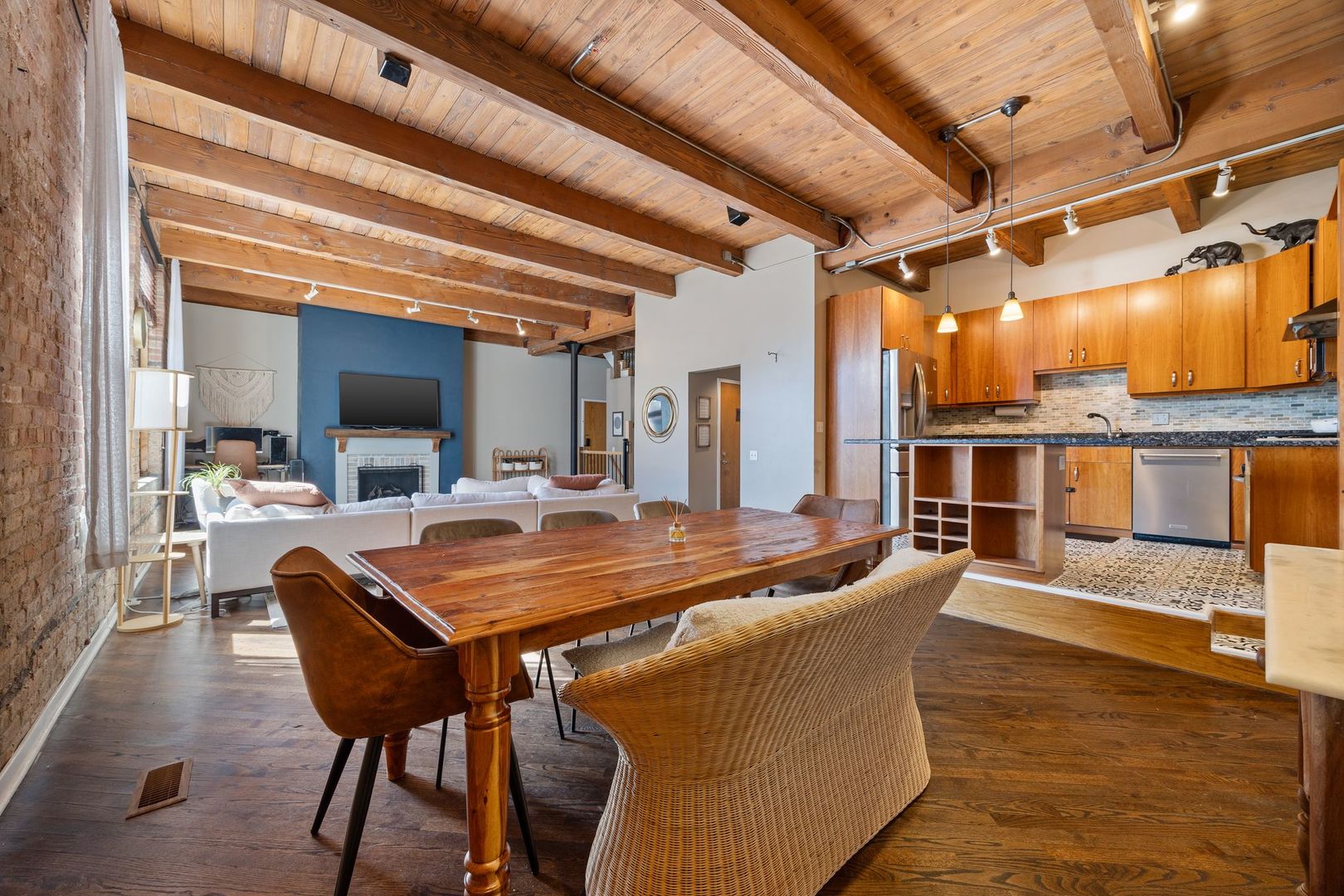 2222 North Racine Avenue, Unit 12 Chicago, IL 60614 - Photo 11 of 37 a dining room with a table and chairs