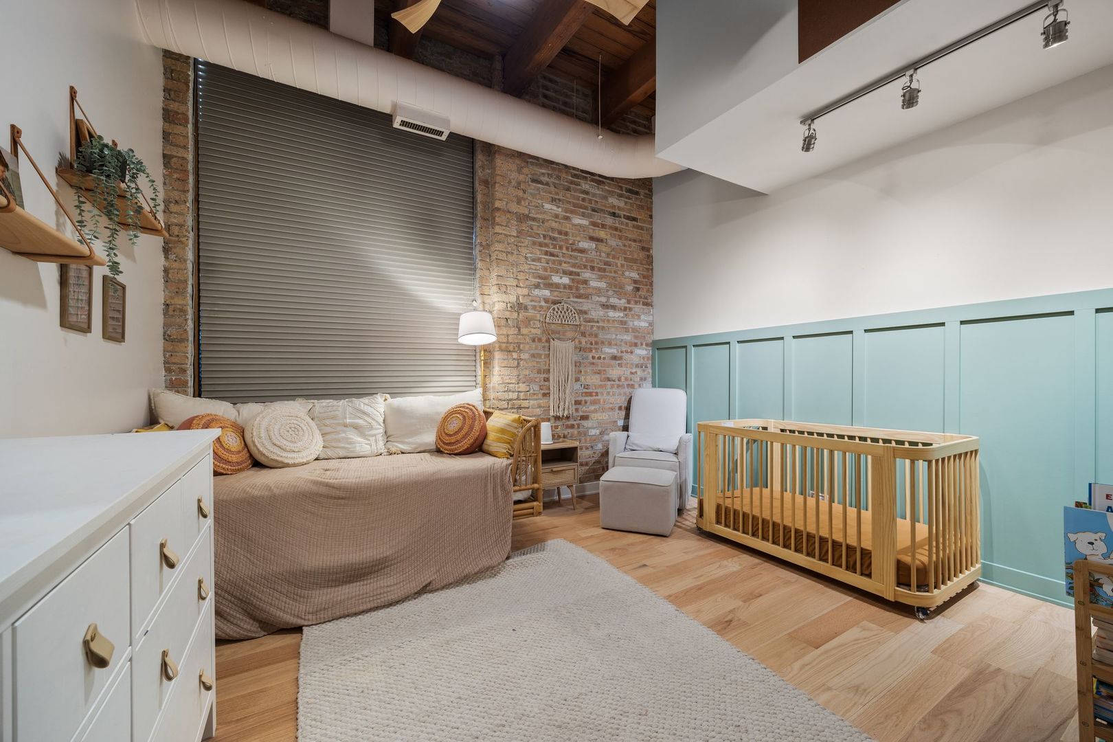 2222 North Racine Avenue, Unit 12 Chicago, IL 60614 - Photo 25 of 37 a living room with furniture