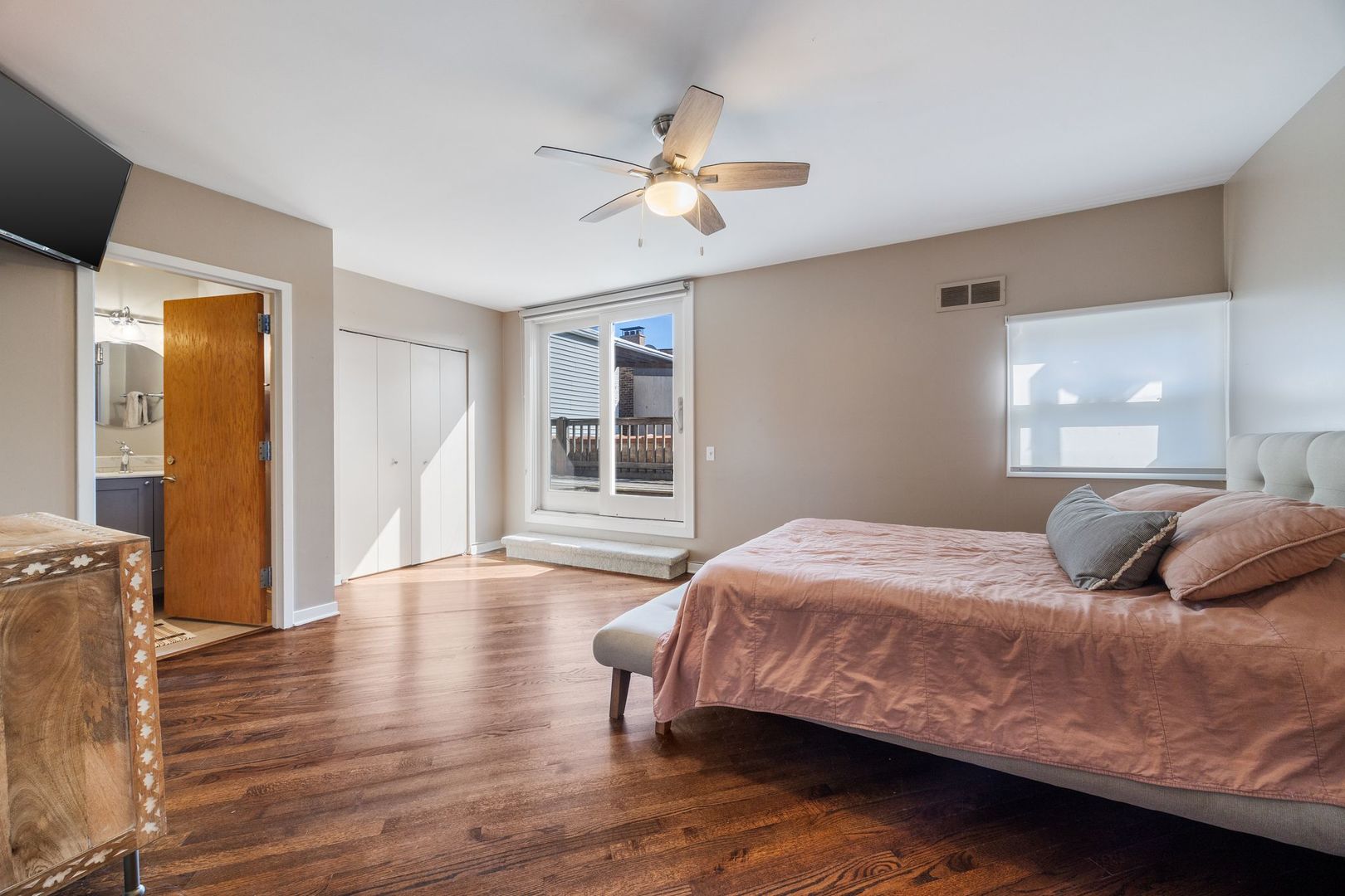 2222 North Racine Avenue, Unit 12 Chicago, IL 60614 - Photo 28 of 37 a bedroom with a bed and window