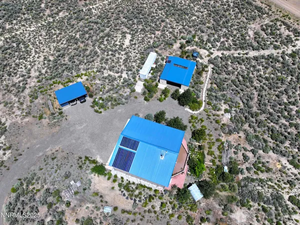 a view of a houses with a yard