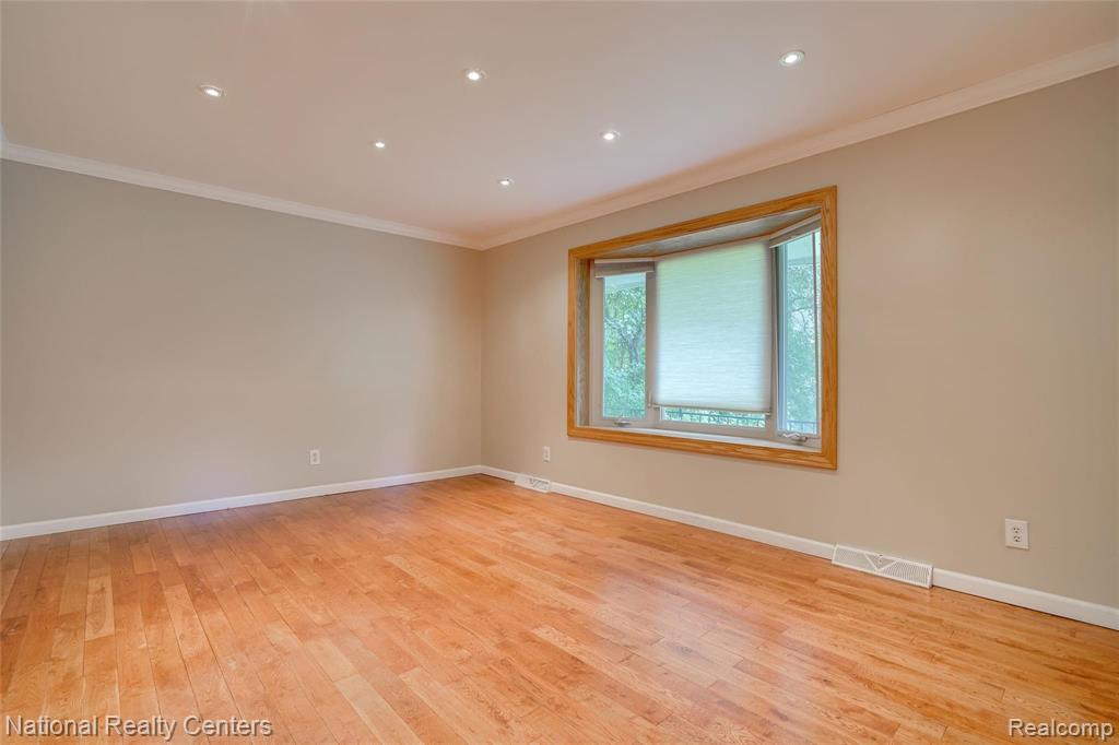 2375 Lochaven Road West Bloomfield, MI 48324 - Photo 4 of 24