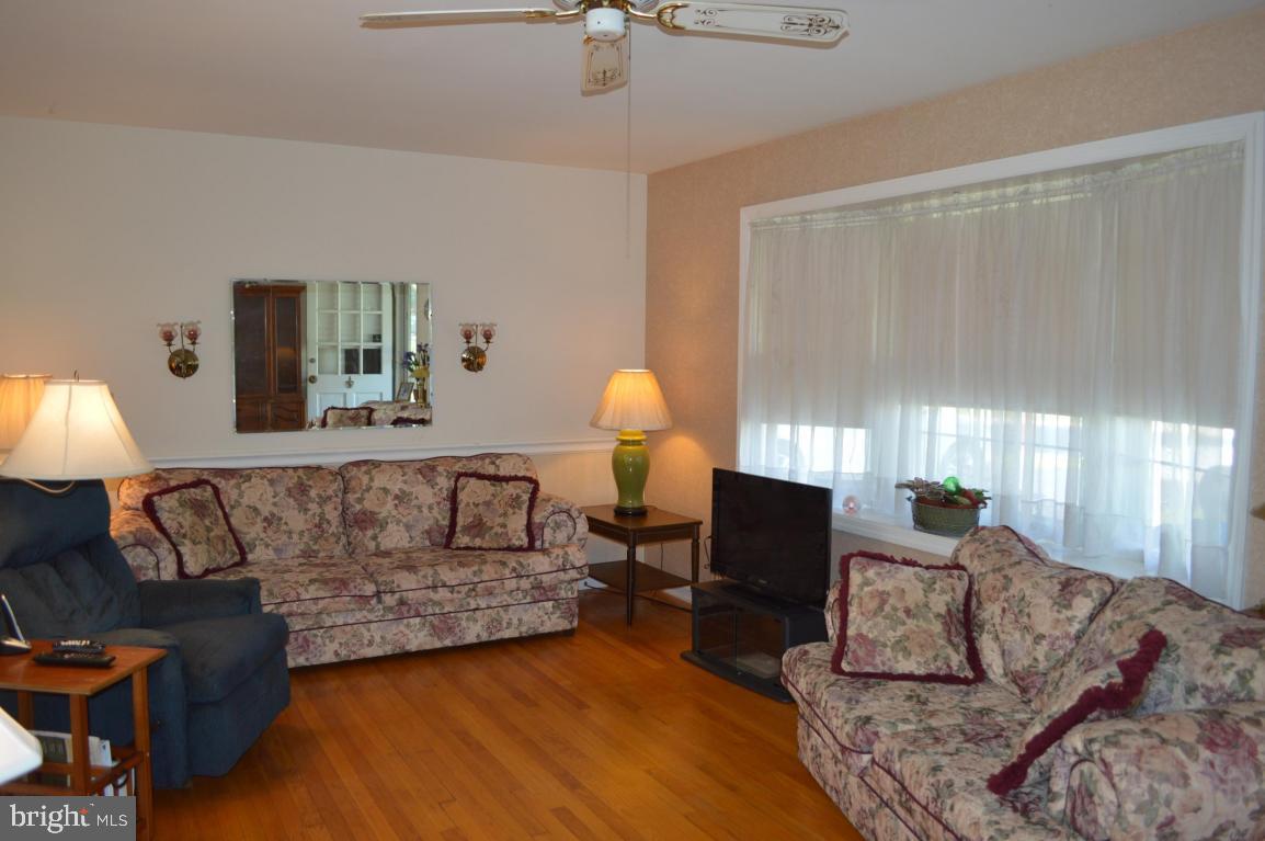 2137 Coventry Road Lancaster, PA 17601 - Photo 3 of 19 Gallery Image 3