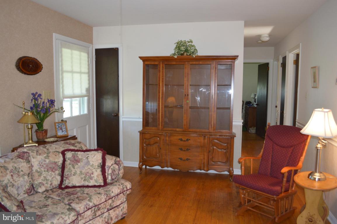 2137 Coventry Road Lancaster, PA 17601 - Photo 4 of 19 Gallery Image 4