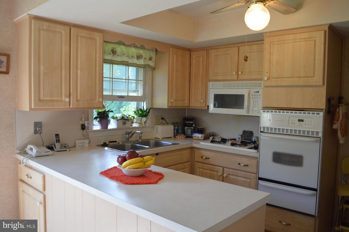 2137 Coventry Road Lancaster, PA 17601 - Photo 5 of 19 Gallery Image 5