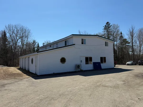 $529,000 | 442 West Broadway, Lincoln, ME 04457