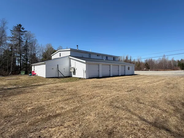 $529,000 | 442 West Broadway, Lincoln, ME 04457