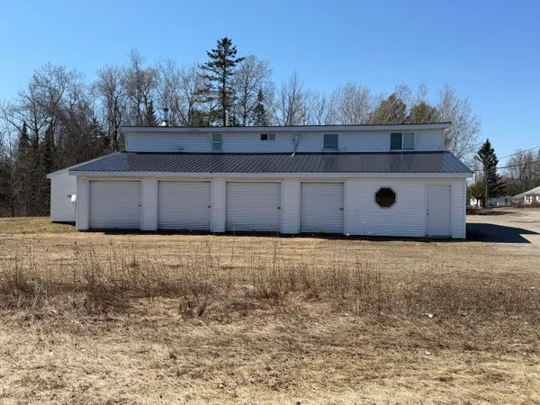$529,000 | 442 West Broadway, Lincoln, ME 04457