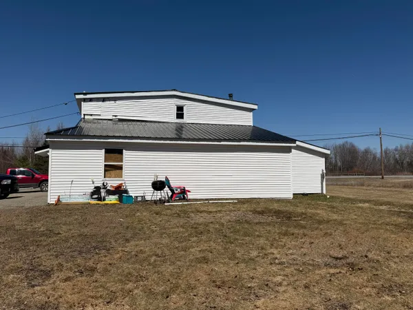 $529,000 | 442 West Broadway, Lincoln, ME 04457
