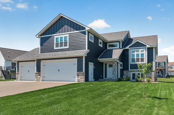 $519,900 | 411 Westwood Drive, River Falls, WI 54022
