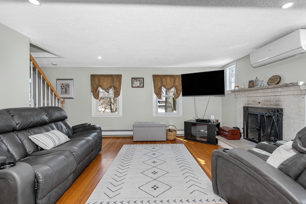 34 Stark Avenue Wakefield, MA 01880 - Photo 11 of 33