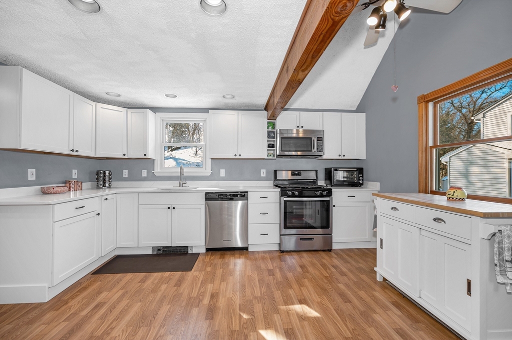 34 Stark Avenue Wakefield, MA 01880 - Photo 4 of 33