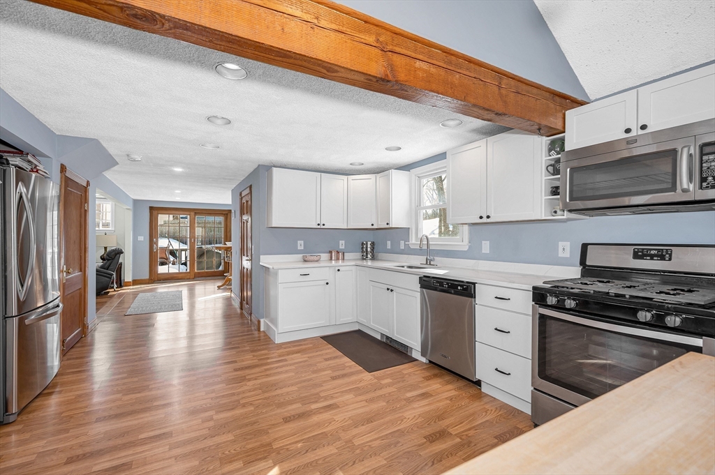 34 Stark Avenue Wakefield, MA 01880 - Photo 5 of 33