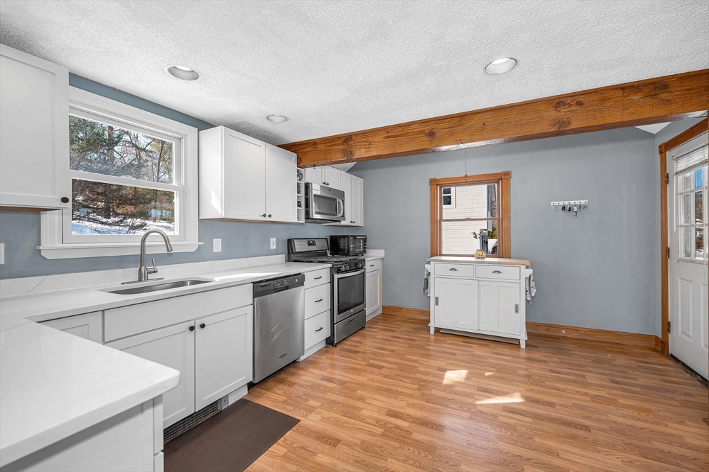34 Stark Avenue Wakefield, MA 01880 - Photo 6 of 33