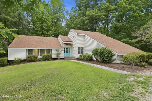 $389,999 | 424 Camelia Drive, Washington, NC 27889