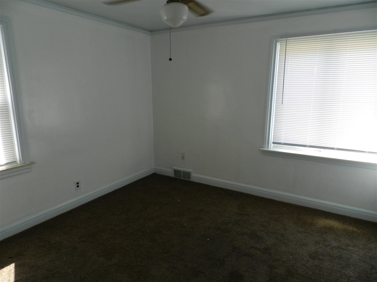 8211 Stephens Road Center Line, MI 48015 - Photo 30 of 50 50082683-31.JPG