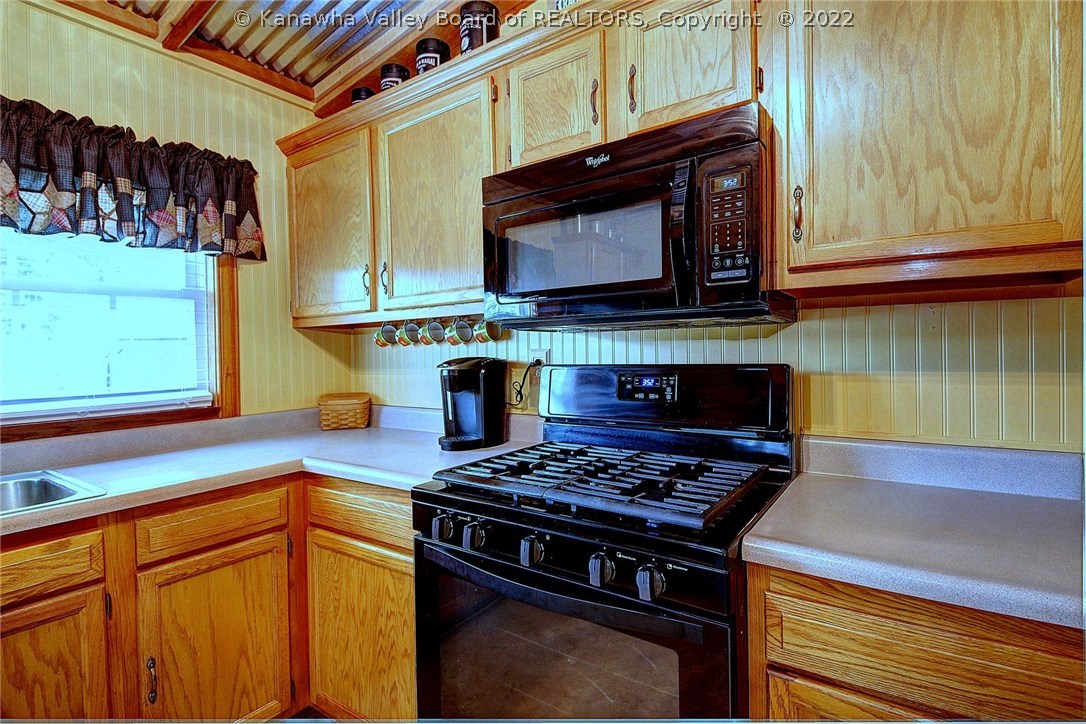 20221 Winfield Road Fraziers Bottom, WV 25082 - Photo 28 of 50 Gallery Image 28