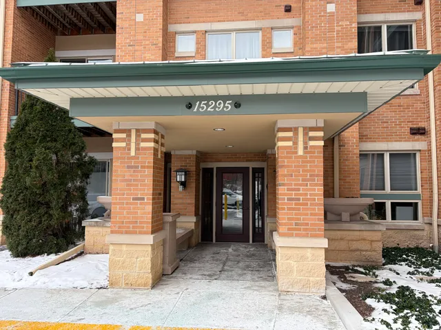 $295,000 | 15295 West Library Lane, Unit 110, New Berlin, WI 53151