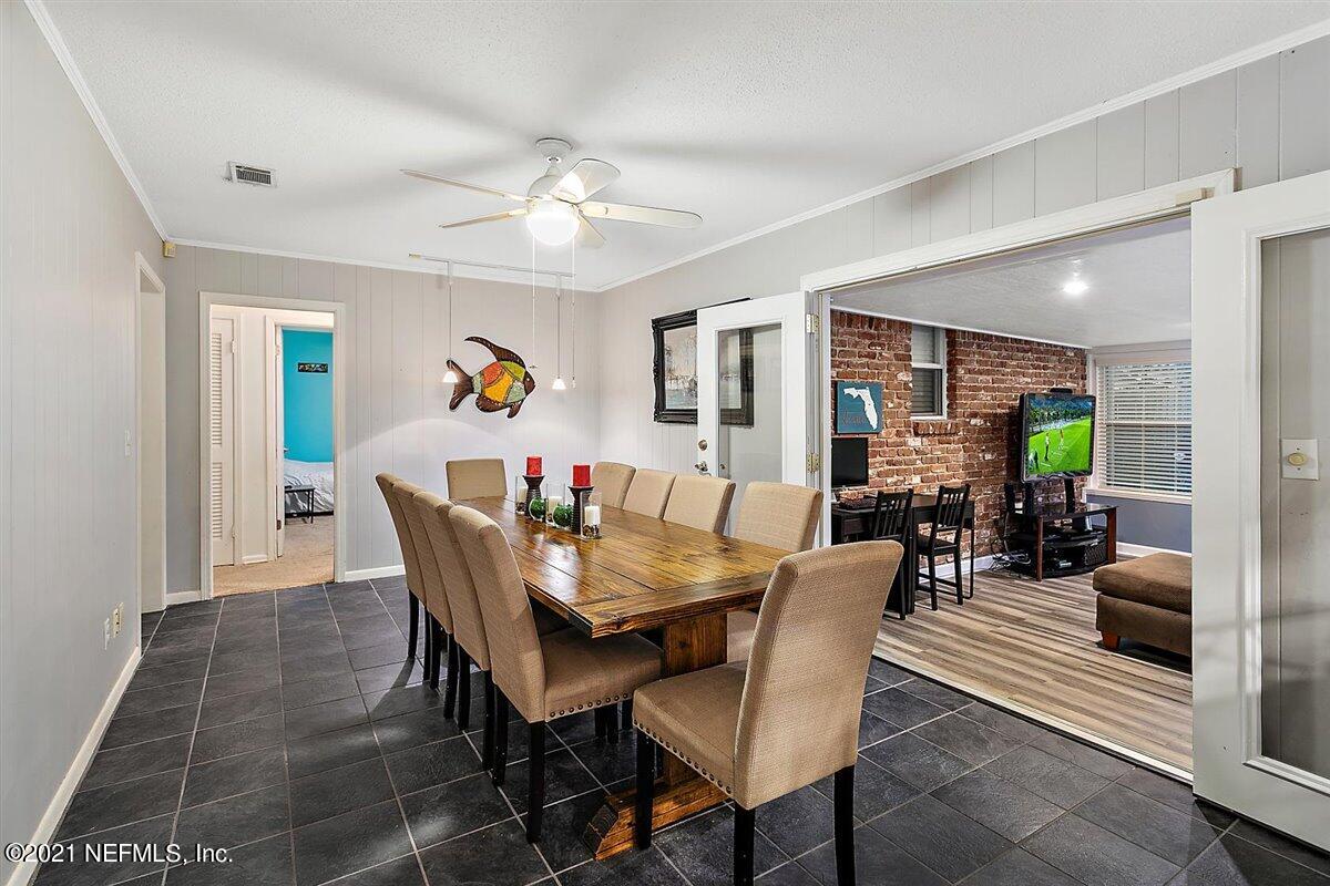 8819 Runnymeade Road Jacksonville, FL 32257 - Photo 11 of 26 Family Room