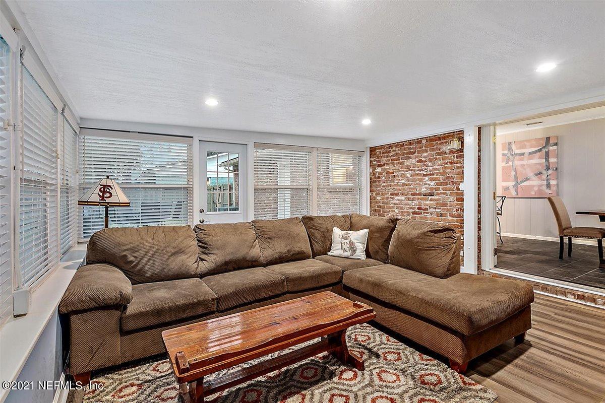 8819 Runnymeade Road Jacksonville, FL 32257 - Photo 13 of 26 13-Family Room