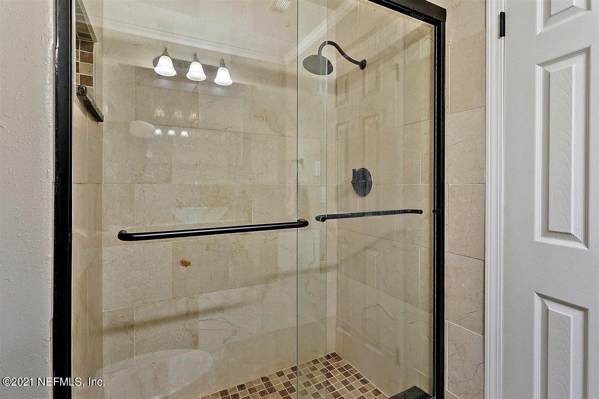 8819 Runnymeade Road Jacksonville, FL 32257 - Photo 17 of 26 17-Primary Bathroom