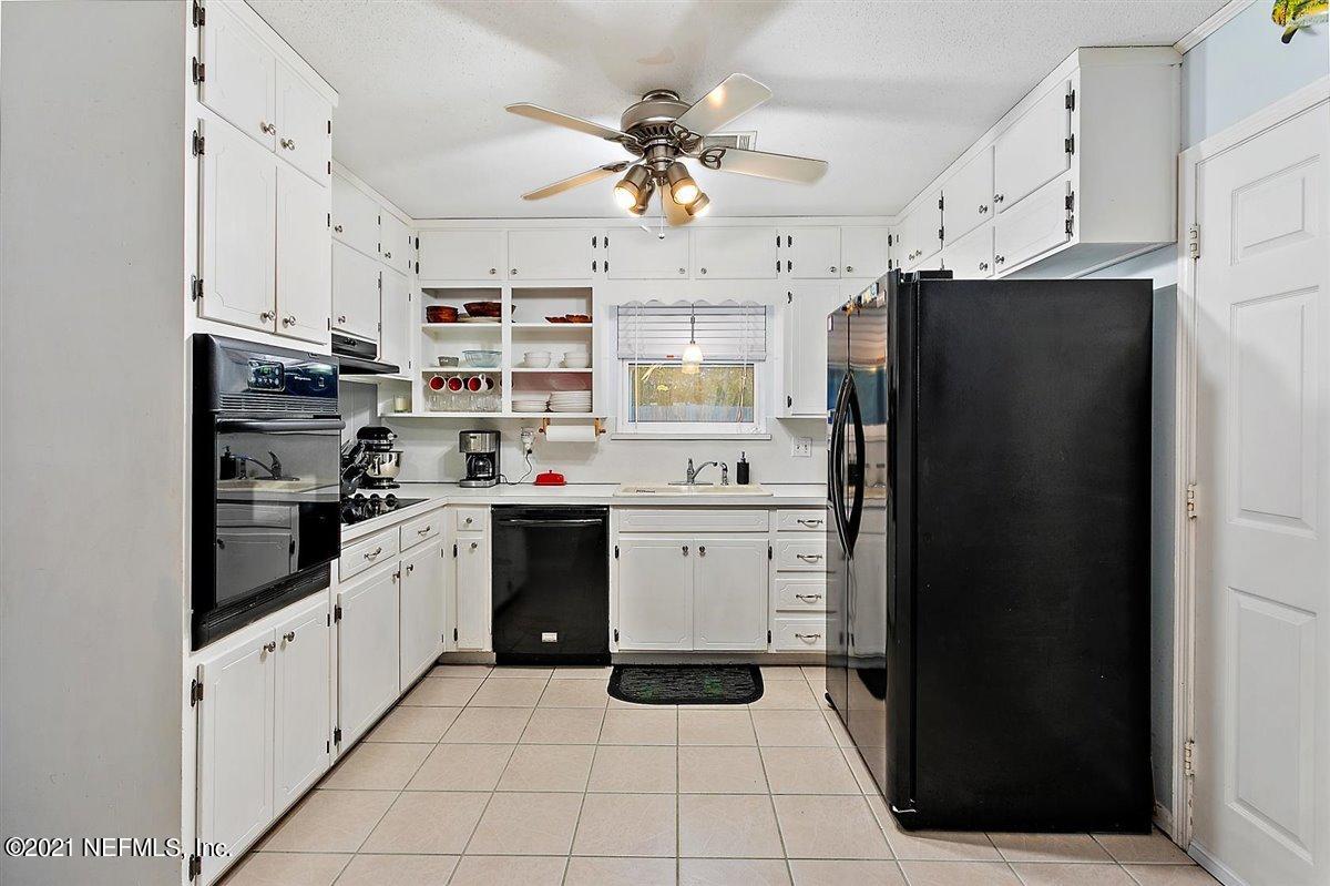 8819 Runnymeade Road Jacksonville, FL 32257 - Photo 7 of 26 07-Kitchen