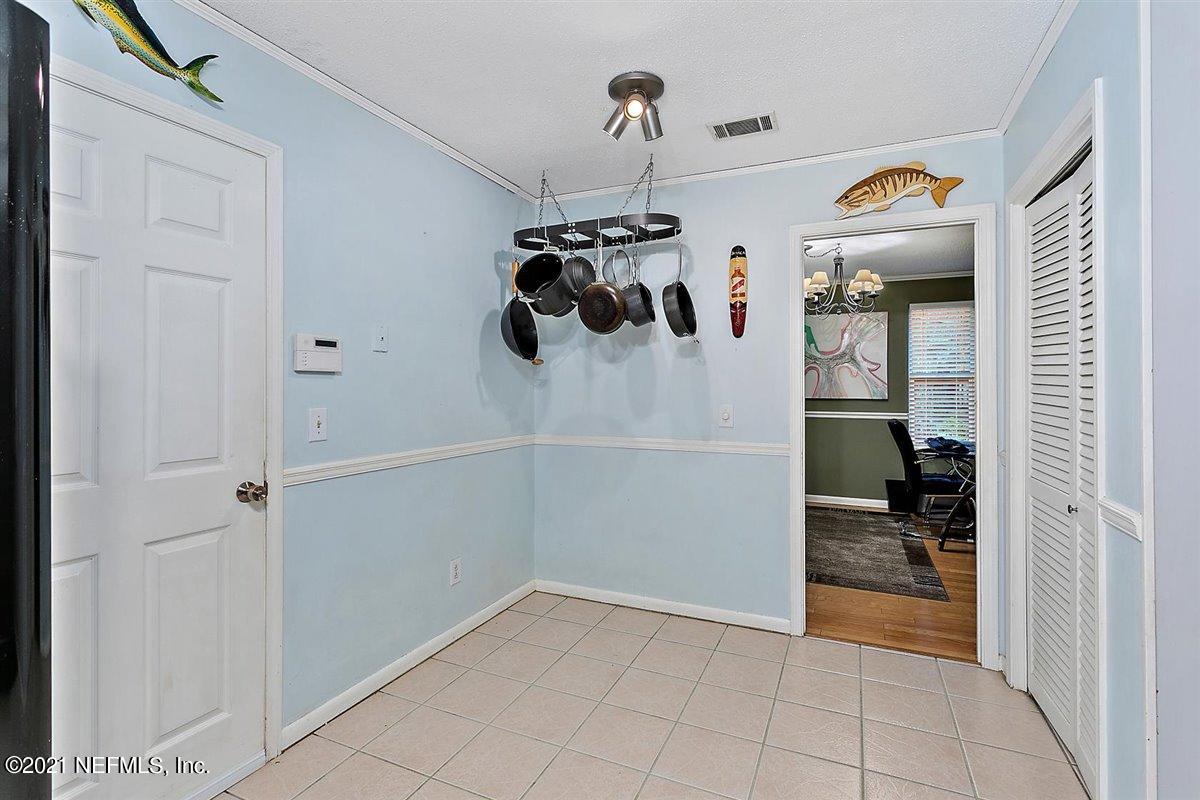 8819 Runnymeade Road Jacksonville, FL 32257 - Photo 8 of 26 08-Kitchen