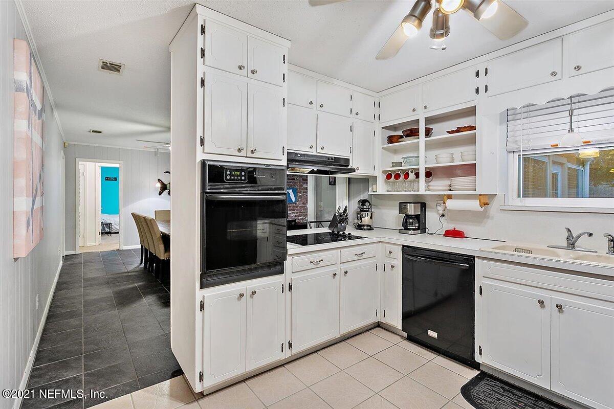 8819 Runnymeade Road Jacksonville, FL 32257 - Photo 9 of 26 09-Kitchen to Family Room