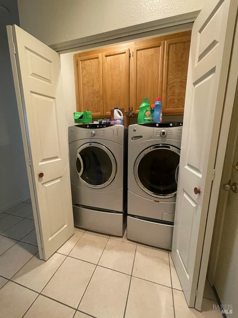 2507 Winterhaven Avenue Santa Rosa, CA 95404 - Photo 15 of 27 a utility room with dryer and washer