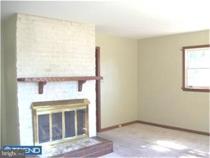 79 Woodland Road Huntingdon Valley, PA 19006 - Photo 2 of 7 Living Room