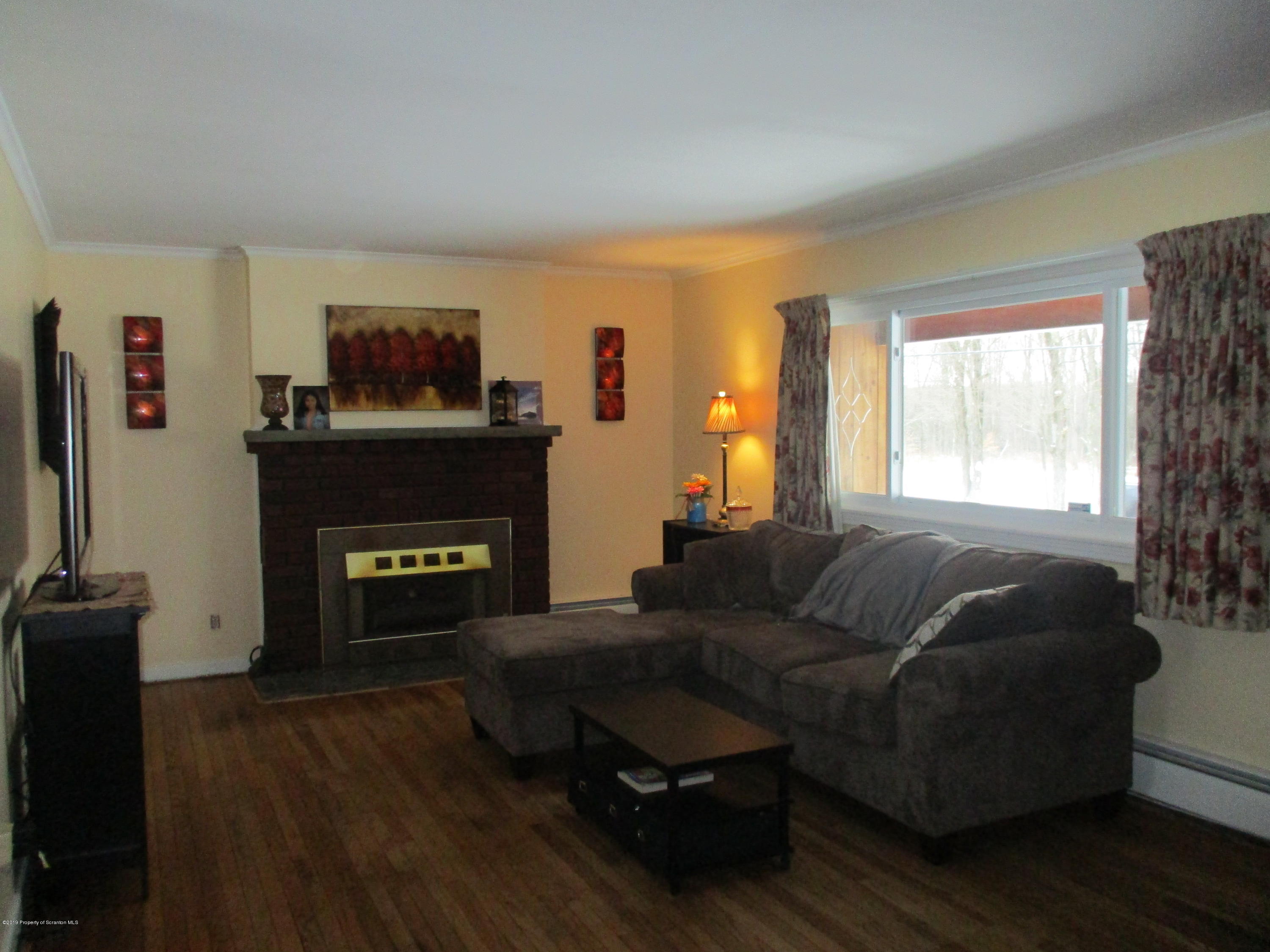225 Blue Shutters Road Moscow, PA 18444 - Photo 11 of 23 Gallery Image 11