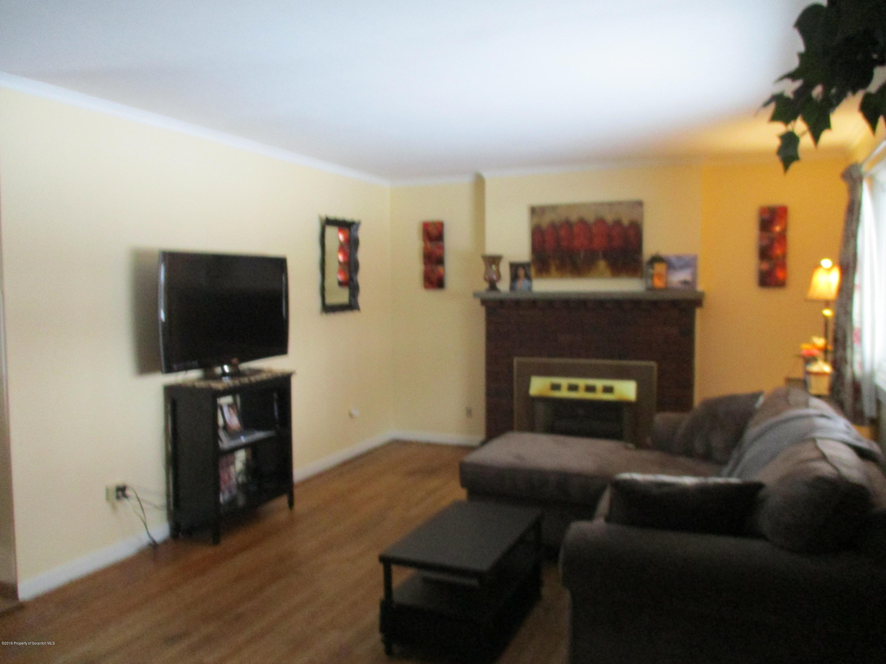 225 Blue Shutters Road Moscow, PA 18444 - Photo 12 of 23 Gallery Image 12