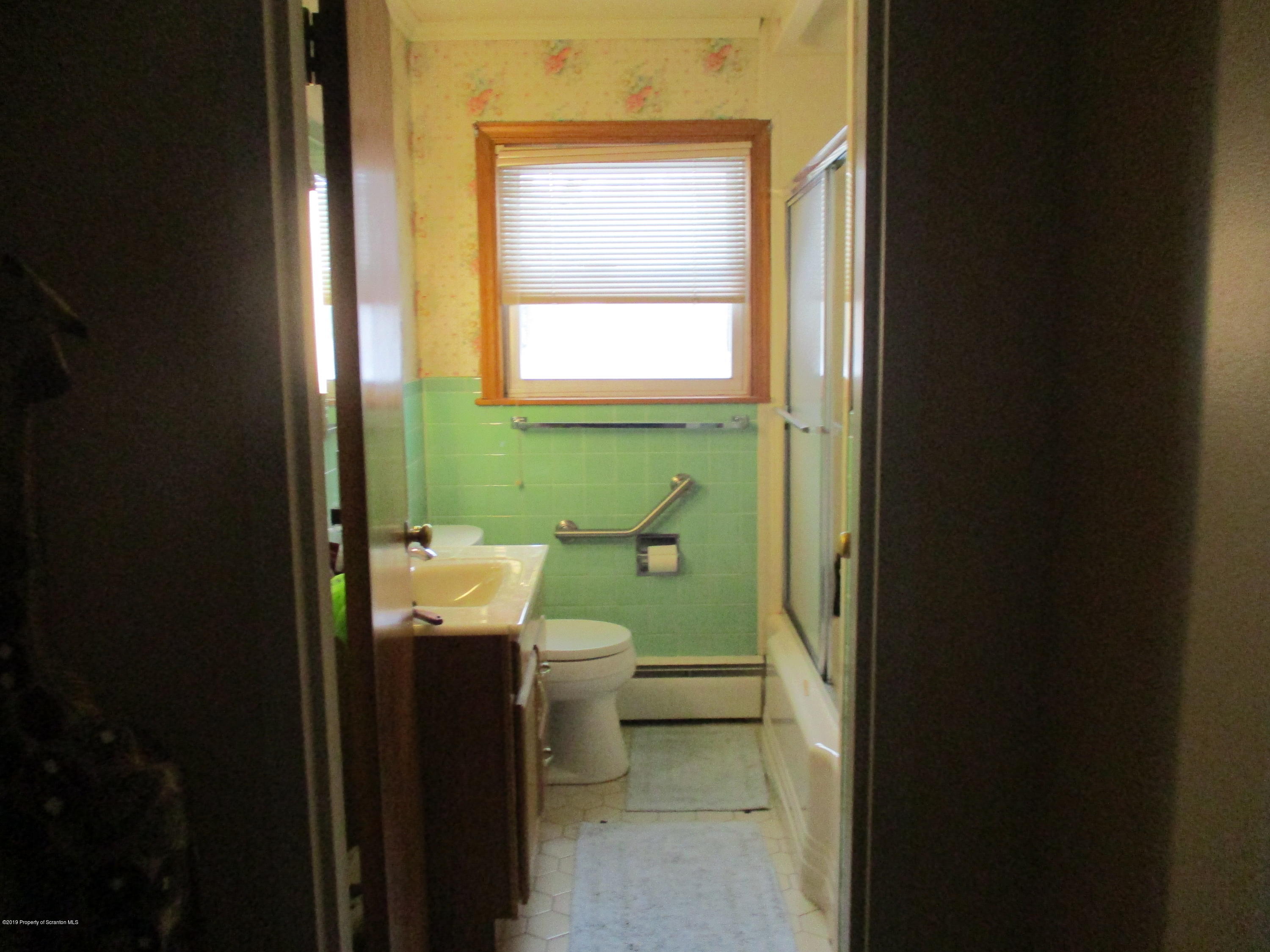 225 Blue Shutters Road Moscow, PA 18444 - Photo 14 of 23 Gallery Image 14