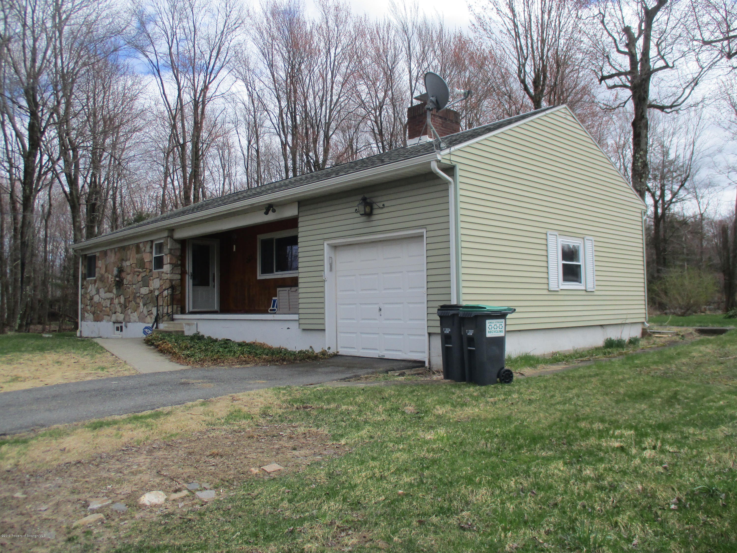 225 Blue Shutters Road Moscow, PA 18444 - Photo 3 of 23 Gallery Image 3