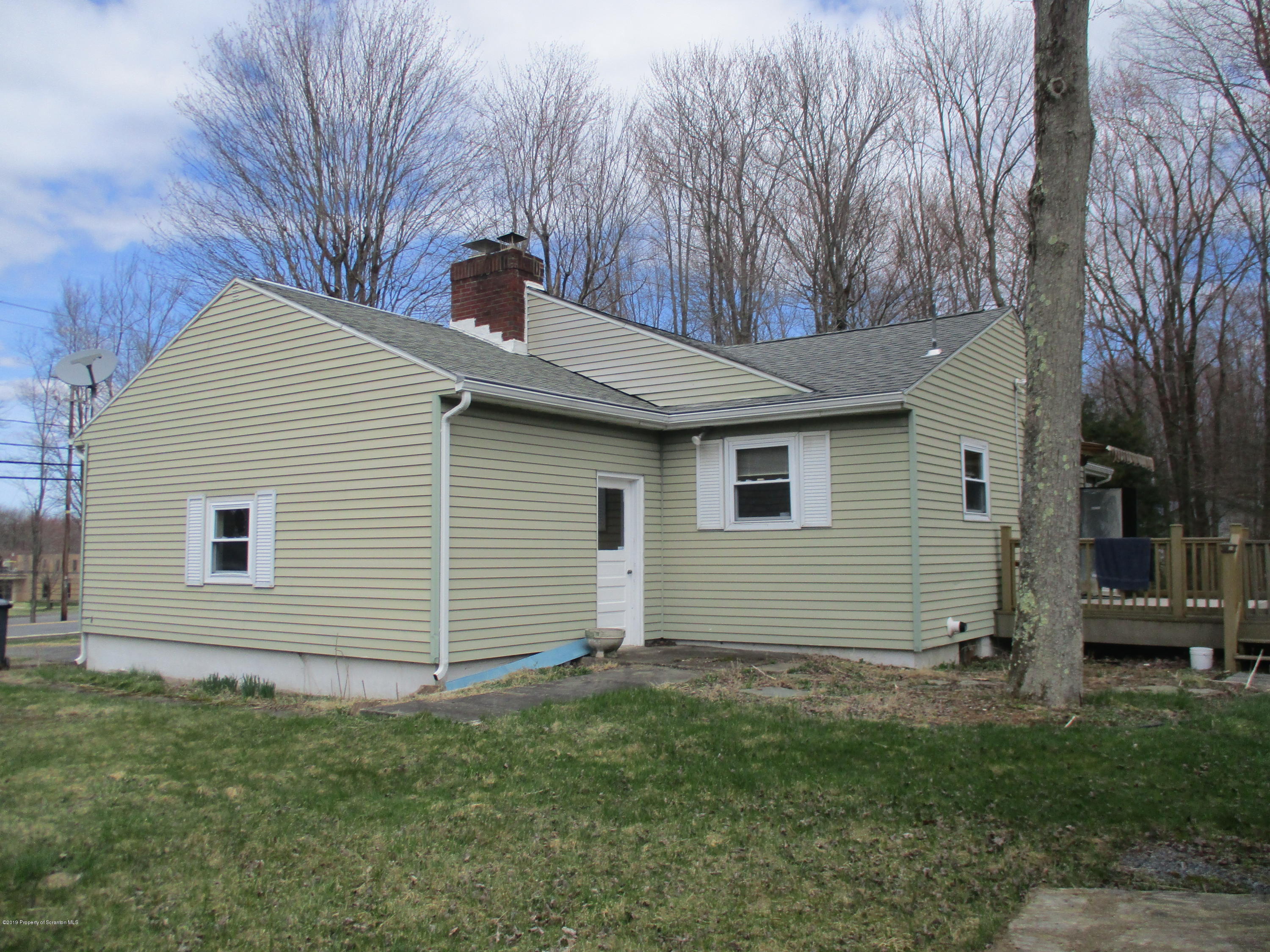 225 Blue Shutters Road Moscow, PA 18444 - Photo 4 of 23 Gallery Image 4