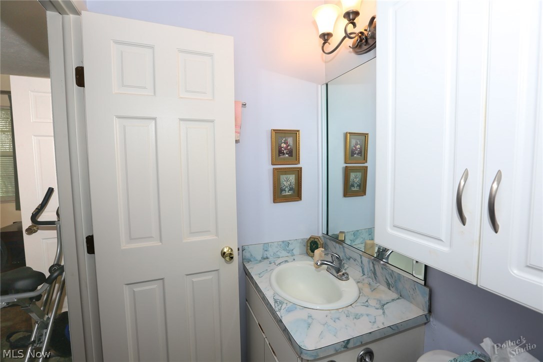 1563 Holmden Road South Euclid, OH 44121 - Photo 19 of 32