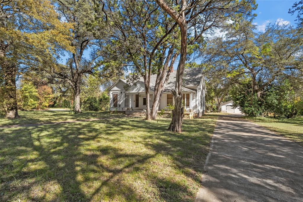 2623 North 15th A Street Waco, TX 76708 - Photo 2 of 23 a view of yard with trees