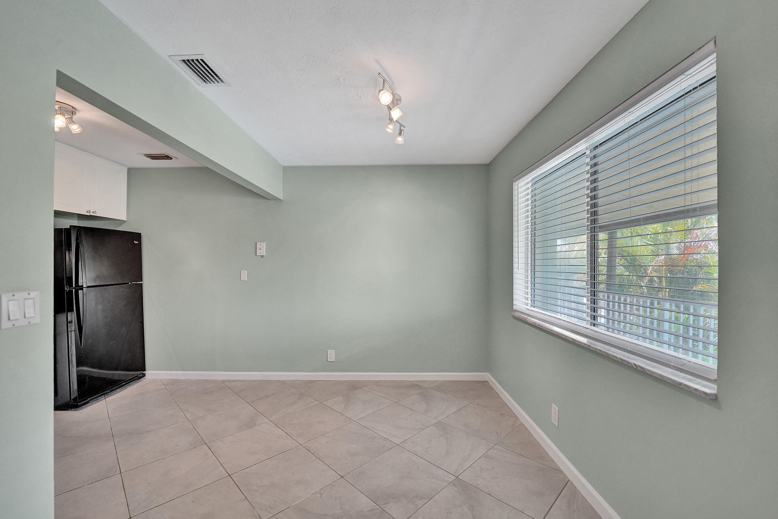 1250 Miami Road, Unit 11 Fort Lauderdale, FL 33316 - Photo 12 of 38 DSC08033