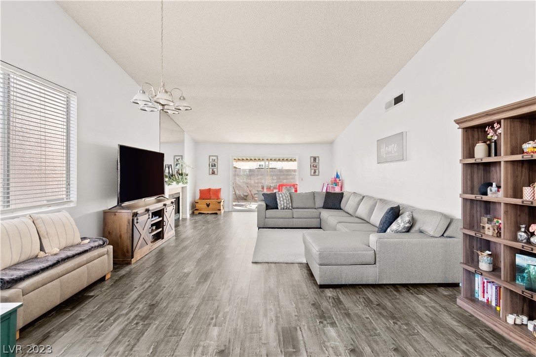 2777 Quaker Ridge Road Las Vegas, NV 89142 - Photo 4 of 32 Gallery Image 4